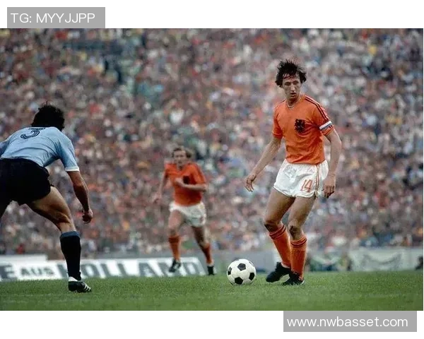 九十年代世界足球球星实力排名全面盘点与经典辉煌回顾 九十年代世界足球球星实力排名全面盘点与经典辉煌回顾