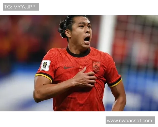 足球球星挂旗潮流引领风尚成新时尚标志激发球迷热情与品牌合作潜力