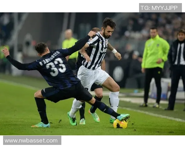 足球球星与钻石融合的奢华魅力探析打造独特足球时尚新潮流